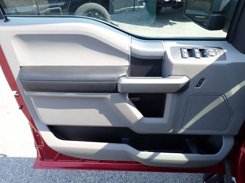 Used 2018 Ford F150 XLT w/ Equipment Group 302A Luxury AWD/4WD image 21