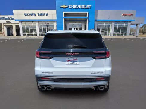 Used 2026 GMC Acadia Elevation w/ Elevation Premium Package FWD image 9
