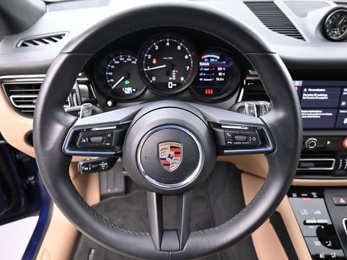 Certified 2025 Porsche Macan AWD/4WD image 12
