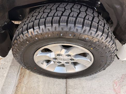 Used 2011 Toyota 4Runner SR5 w/ Premium Pkg w/Leather RWD image 13