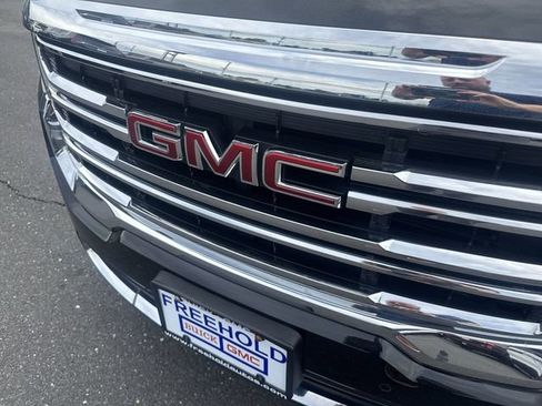 Used 2023 GMC Acadia SLE w/ Driver Convenience Package FWD image 29