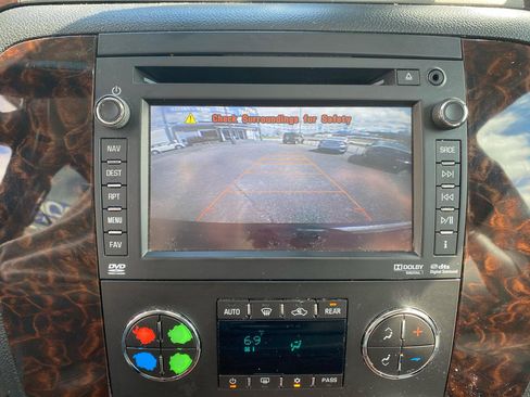 Used 2013 GMC Yukon XL Denali AWD/4WD image 31