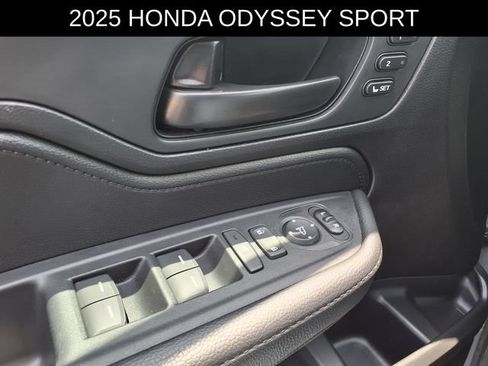 Used 2025 Honda Odyssey Sport-L image 21