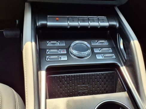 Used 2025 Lincoln Nautilus Premier image 20