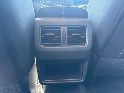 Used 2025 Nissan Rogue S AWD/4WD image 17