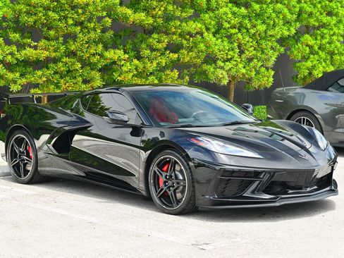 Used 2020 Chevrolet Corvette Stingray Coupe w/ Z51 Performance Package RWD image 3
