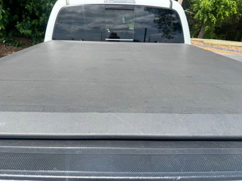 Used 2022 Toyota Tacoma SR5 w/ Technology Package RWD image 6