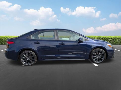 Used 2024 Toyota Corolla SE w/ SE Premium Package image 3