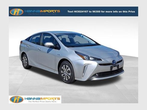 Used 2020 Toyota Prius LE AWD/4WD image 1