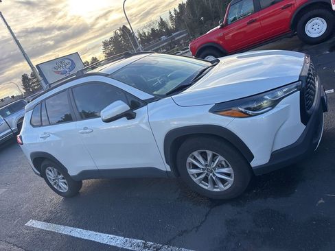 Used 2023 Toyota Corolla Cross LE w/ Moonroof Package AWD/4WD image 2