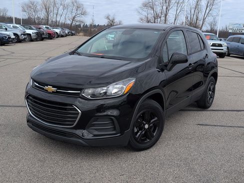 Used 2019 Chevrolet Trax LS w/ Tint and Cruise Package image 12