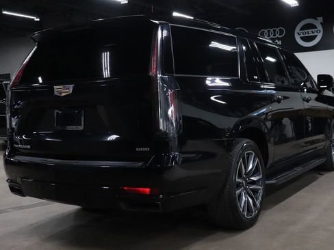 Used 2022 Cadillac Escalade ESV Sport w/ Touring Package image 5