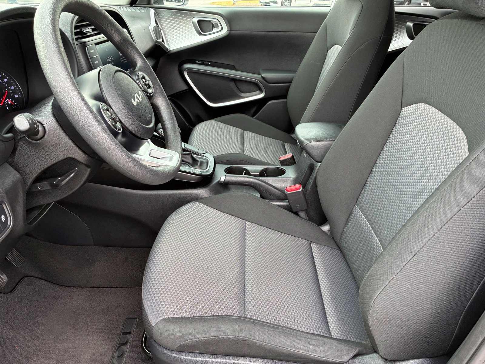 Used 2022 Kia Soul LX FWD image 13