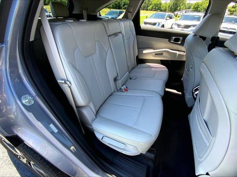 Used 2022 Kia Sorento S FWD image 25