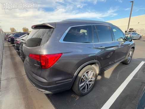 Used 2017 Honda Pilot Touring image 4