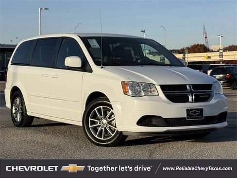 Used 2016 Dodge Grand Caravan SE image 2