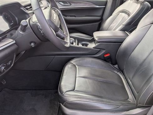 Certified 2024 Jeep Grand Cherokee L Limited w/ Luxury Tech Group II image 12