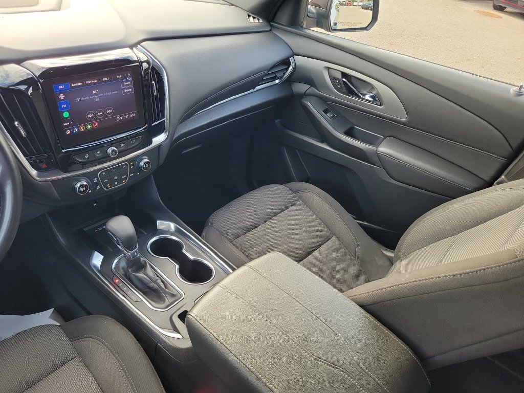 Used 2022 Chevrolet Traverse LT FWD image 35