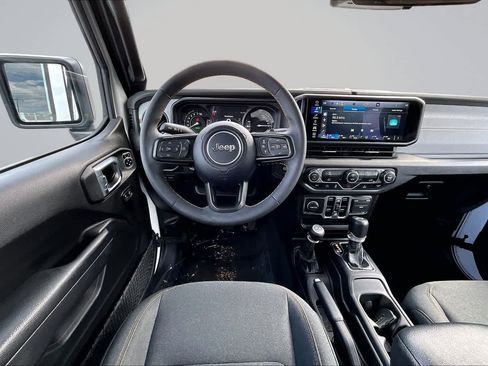 Used 2024 Jeep Wrangler Unlimited AWD/4WD image 15