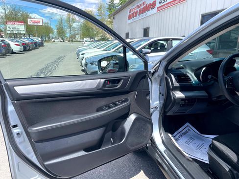 Used 2018 Subaru Outback 2.5i image 10