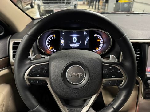 Used 2017 Jeep Grand Cherokee Limited w/ Trailer Tow Group IV image 19