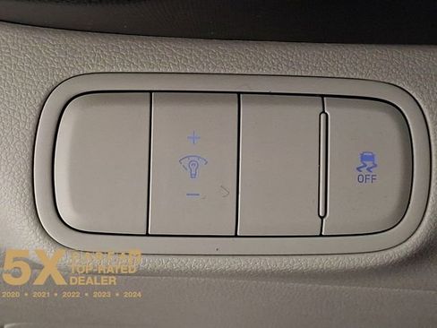 Certified 2024 Hyundai Venue SEL image 31