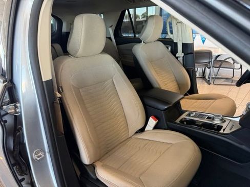 Used 2020 Ford Explorer XLT AWD/4WD image 25