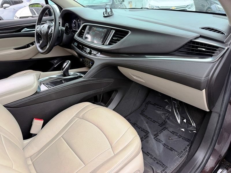 Used 2019 Buick Enclave Essence FWD image 18
