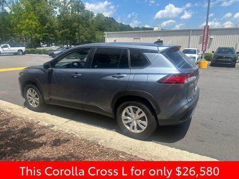 Used 2025 Toyota Corolla Cross L FWD image 13