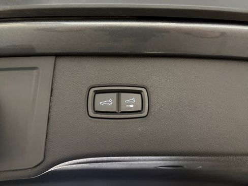 Certified 2026 Porsche Cayenne Turbo AWD/4WD image 31