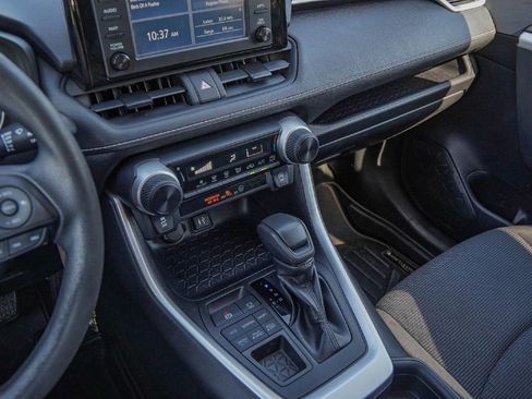 Used 2019 Toyota RAV4 LE image 13