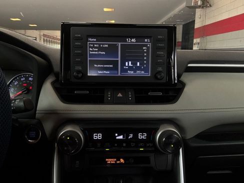 Used 2019 Toyota RAV4 XLE Premium FWD image 27