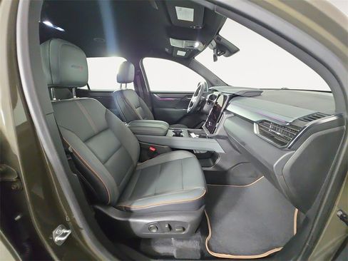 Used 2025 GMC Acadia AT4 image 15