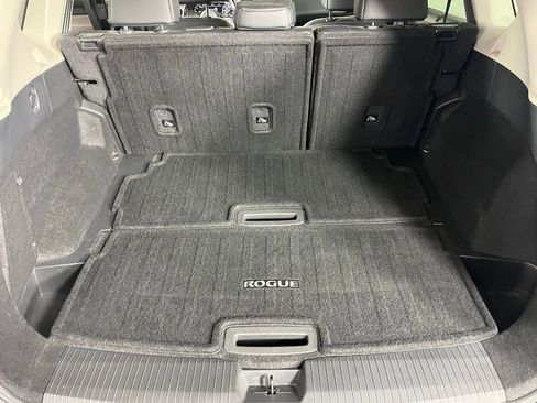 Used 2023 Nissan Rogue SL w/ SL Premium Package image 34