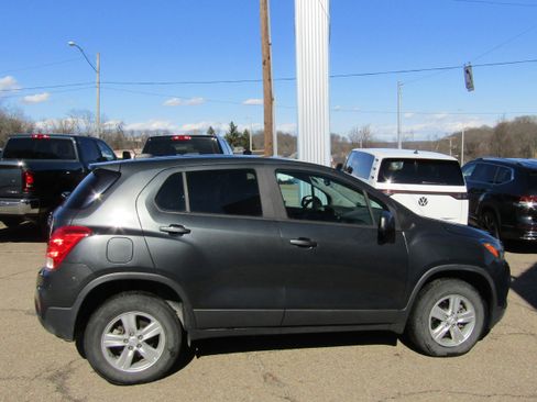 Used 2020 Chevrolet Trax LS w/ Tint and Cruise Package image 6