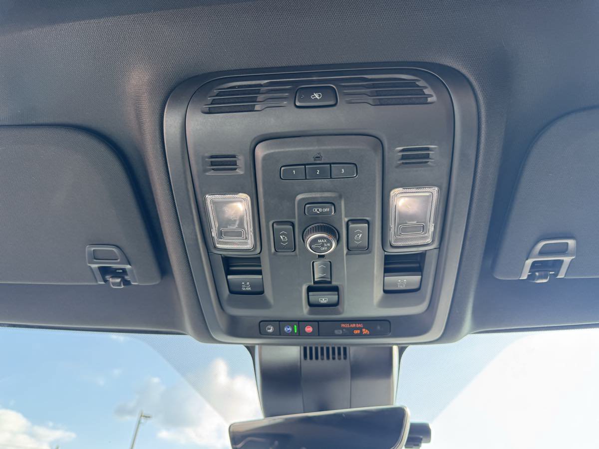 Used 2023 GMC Yukon Denali Ultimate AWD/4WD image 26