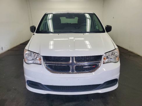 Used 2019 Dodge Grand Caravan SE w/ UConnect Hands-Free Group FWD image 2