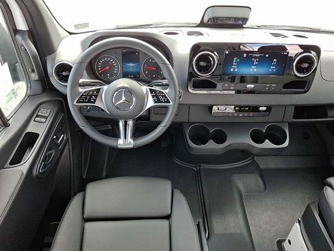 Used 2026 Mercedes-Benz Sprinter 2500 image 10