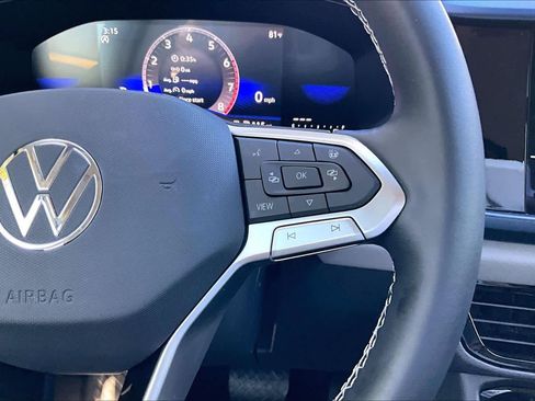 Used 2023 Volkswagen Taos SE image 25