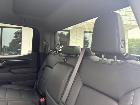 Used 2025 GMC Sierra 1500 SLT AWD/4WD image 6