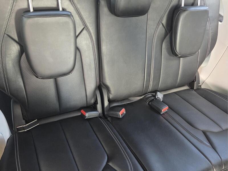 Used 2024 Chrysler Pacifica Touring-L FWD image 19