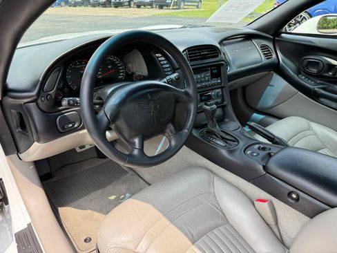 Used 1998 Chevrolet Corvette Coupe RWD image 28