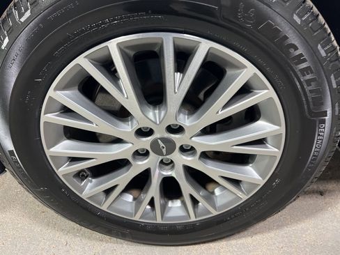 Used 2024 Genesis GV80 2.5T image 36