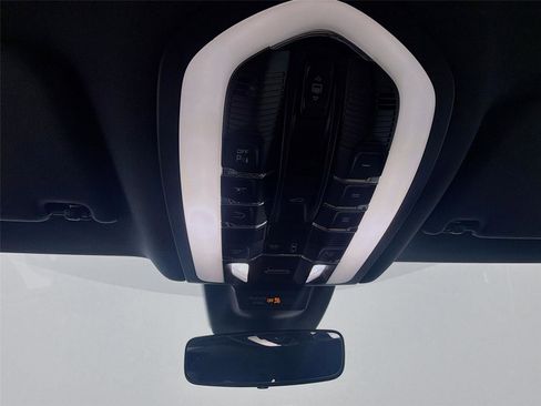 Certified 2022 Porsche Macan S image 20