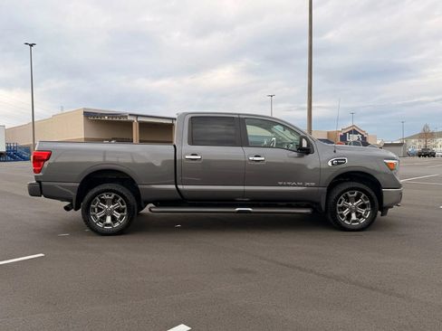 Used 2019 Nissan Titan SV w/ SV Convenience Package image 7