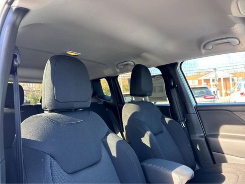 Certified 2023 Jeep Renegade Latitude image 8