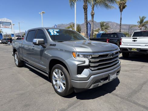 Used 2024 Chevrolet Silverado 1500 High Country w/ High Country Premium Package AWD/4WD image 2
