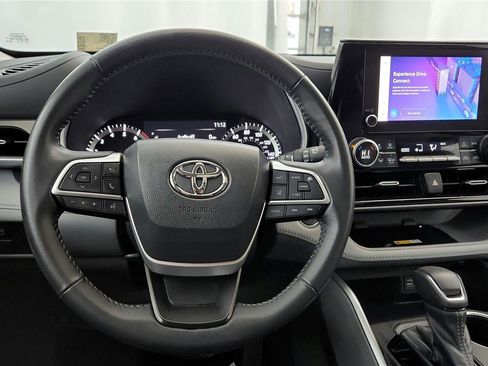 Certified 2023 Toyota Highlander XLE image 33