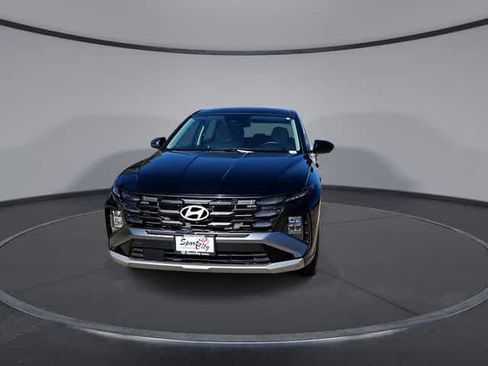 Used 2025 Hyundai Tucson SE FWD image 3