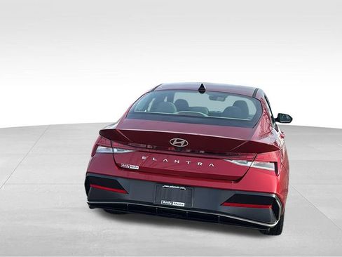 Used 2025 Hyundai Elantra SEL FWD image 6